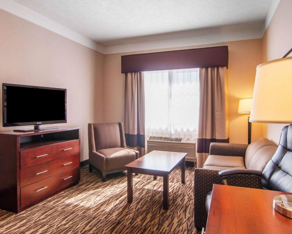 Фото Comfort Suites Salem