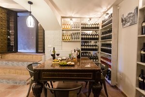 Falcon Apartments - Meidan Wine Cellar
