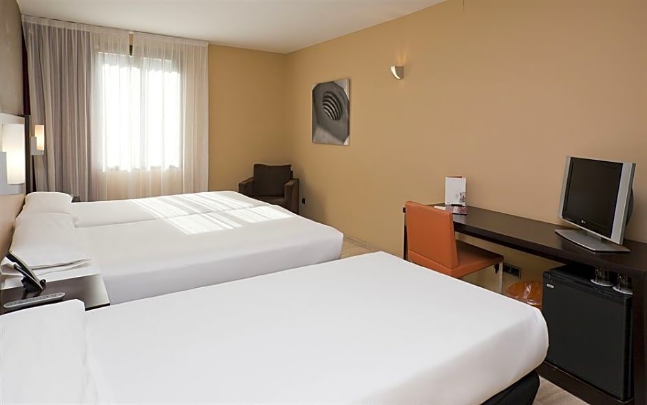 Фото Hotel Ilunion Almirante