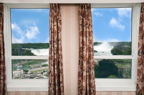 Внешний вид отеля Crowne Plaza Niagara Falls Fallsview в Ниагара-Фолсе, фото 5