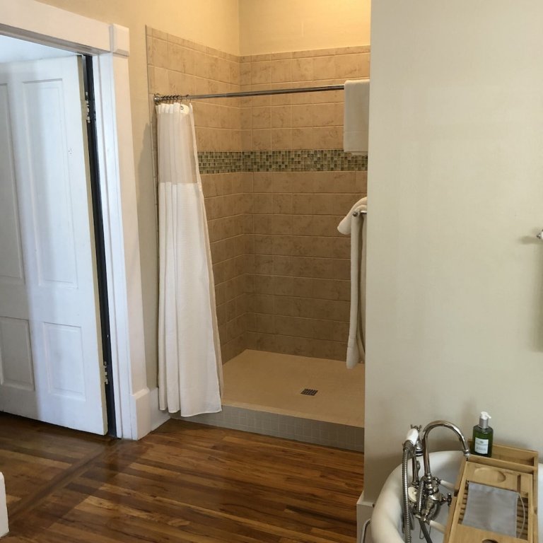 Фото Alpine Bed and Breakfast