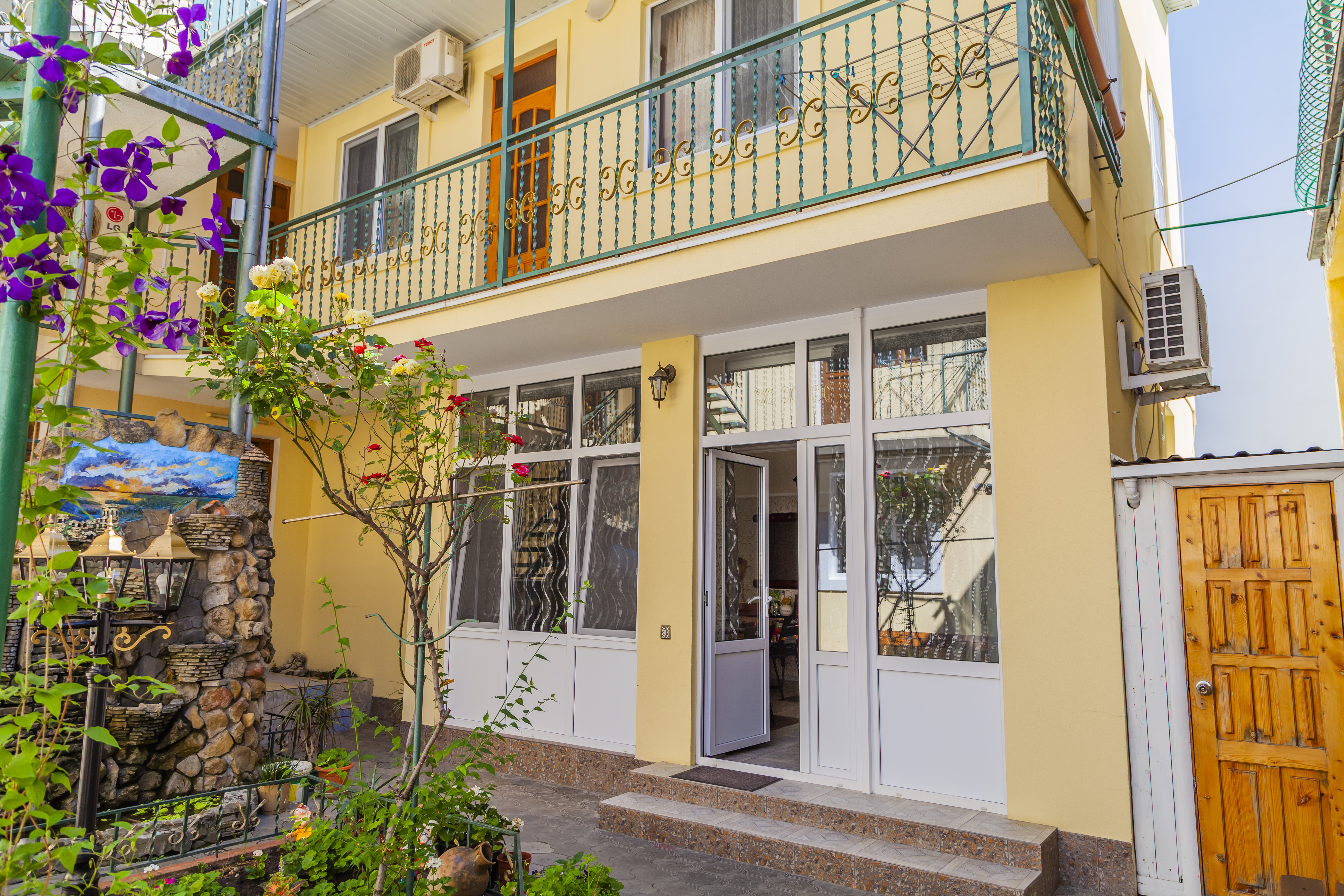 Фото отеля 2