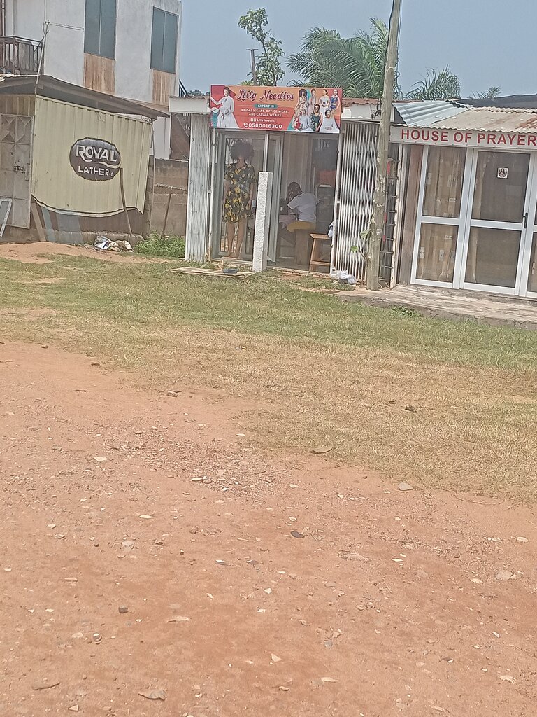 Tailor Lilly needles, Accra, photo