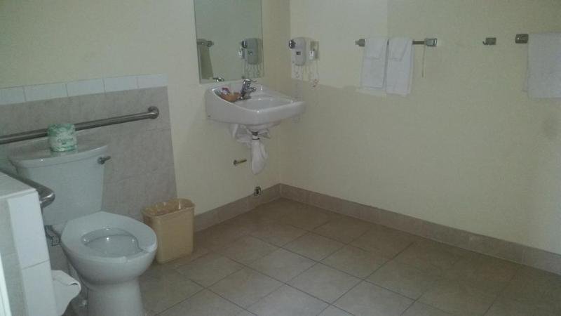 Фото Super 8 by Wyndham Los Angeles-Culver City Area