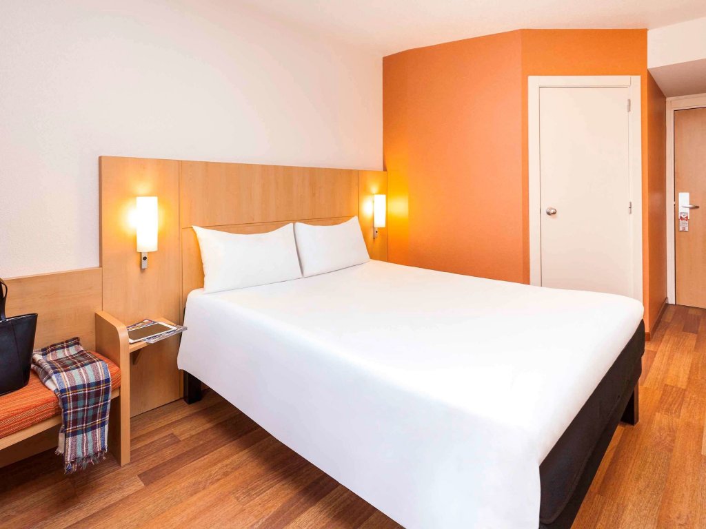 Фото Hotel ibis Madrid Alcobendas