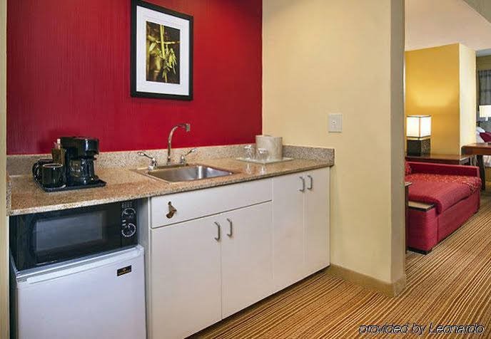 Фото Courtyard by Marriott Long Island MacArthur Airport