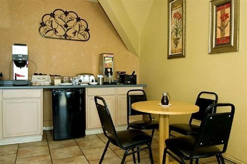 Гостиница Mid Towne Inn and Suites в Сан-Антонио