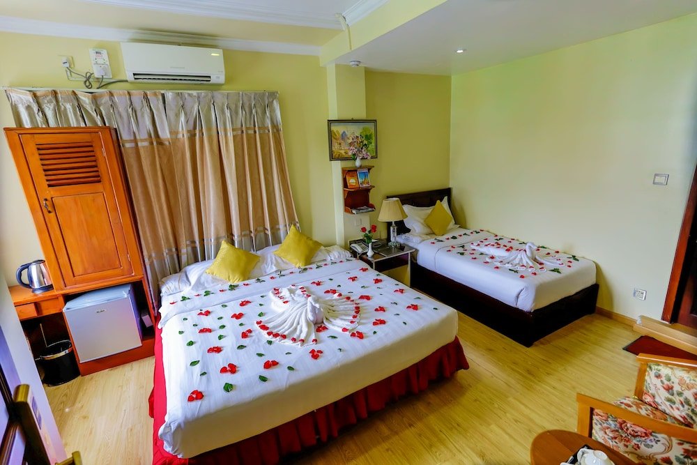 Фото Golden City Light Hotel