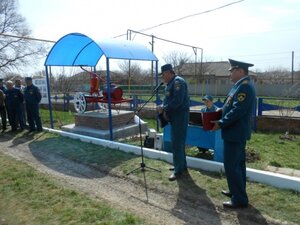 Телега с ручным насосом и бочка (Республика Калмыкия, село Яшалта, улица Энергетиков), достопримечательность в Республике Калмыкия