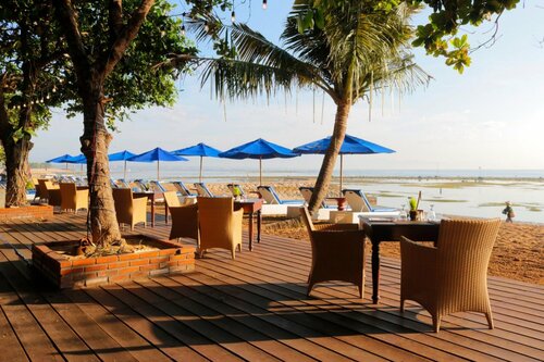 Гостиница Inna Sindhu Beach Hotel в Денпасаре
