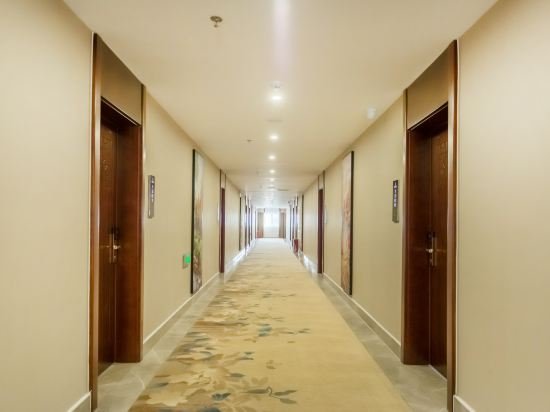 Фото Vienna Hotel Jinan Liancheng Square Branch