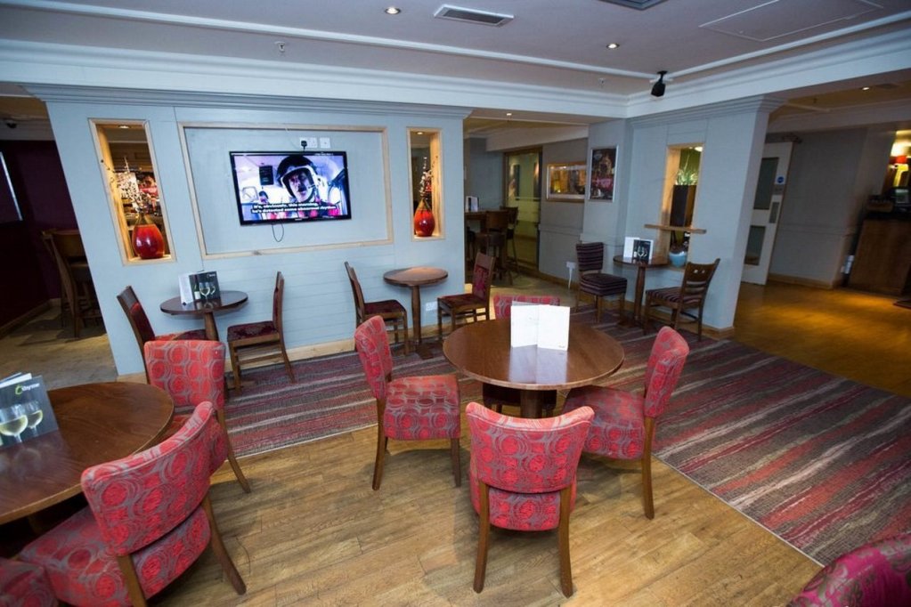 Фото Premier Inn London County Hall