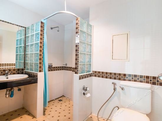 Фото Oyo 232 Patong City Hometel