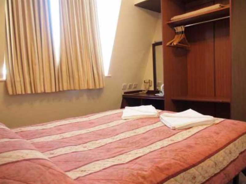 Фото Ascot Hyde Park Hotel