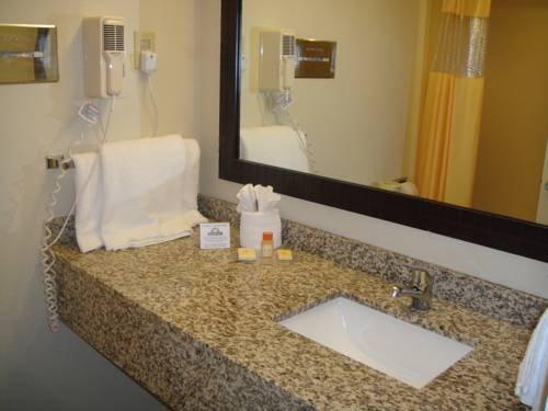 Фото Days Inn by Wyndham Kittery