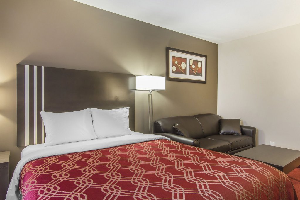 Фото Econo Lodge Inn & Suites Lethbridge