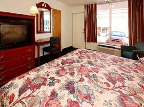 Фото Super 8 by Wyndham Oklahoma Fairgrounds