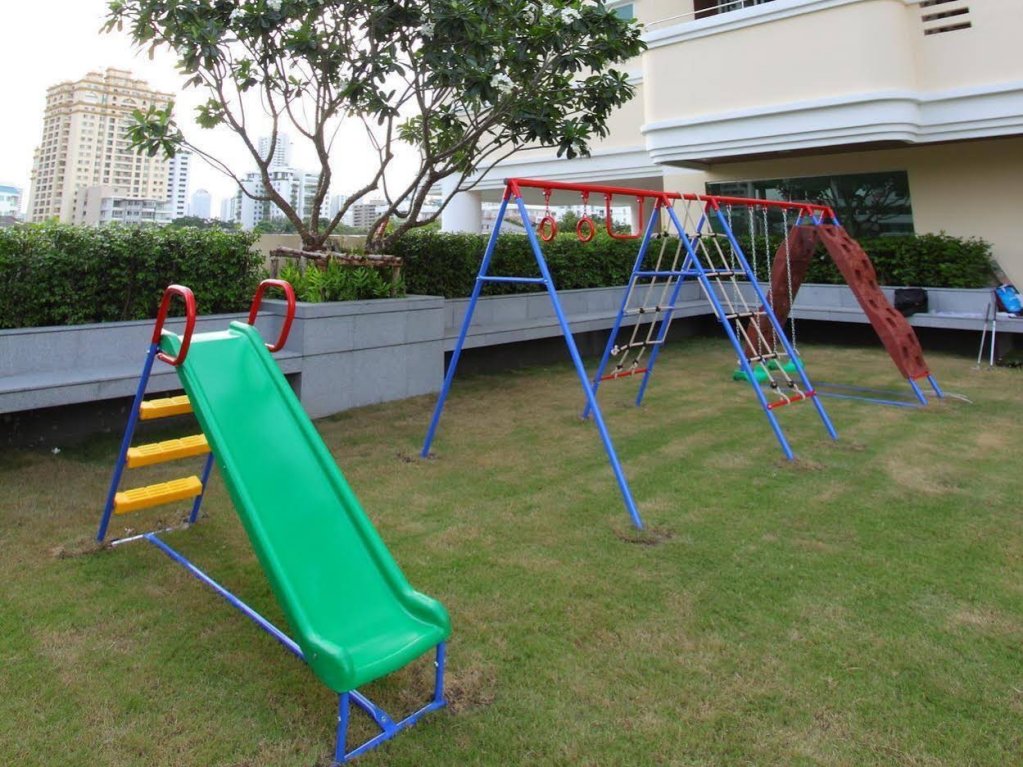 Фото Piyathip Place Serviced Apartment