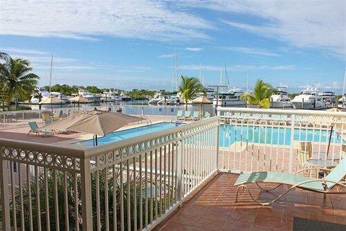 Жильё посуточно Key West Harbour Oceanfront Suites