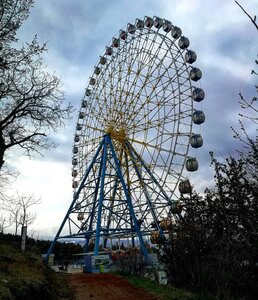 Колесо обозрения (Тбилиси, парк Мтацминда), парк аттракционов в Тбилиси