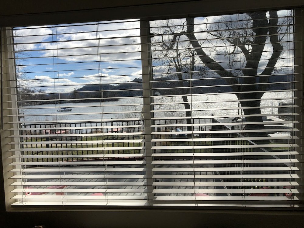 Фото Clear Lake Cottages & Marina