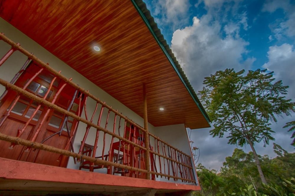 Фото Ëlla Breeze Homestay