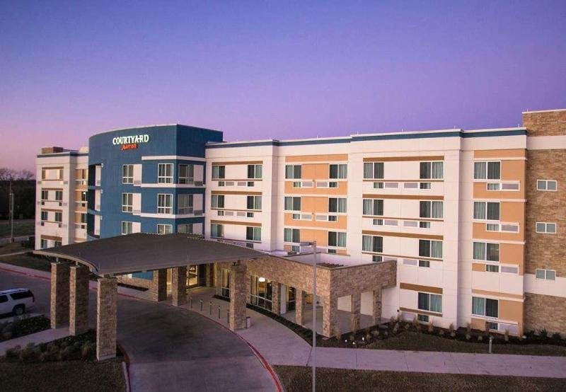 Фото Courtyard by Marriott Dallas Midlothian-Midlothian Conf Ctr