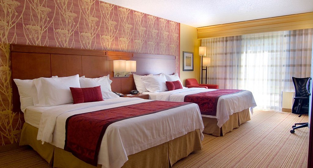 Фото Courtyard by Marriott Richmond Airport