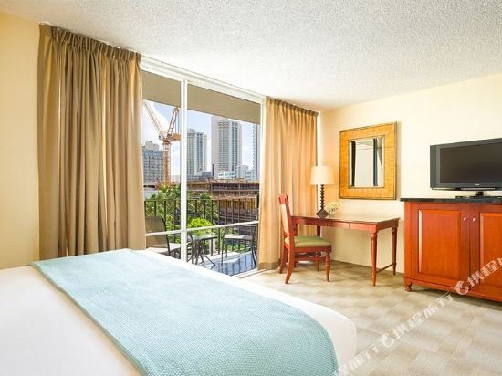 Фото Ohia Waikiki Studio Suites