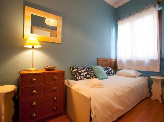 Фото Ericeira Chill Hill Hostel & Private Rooms - Peach Garden