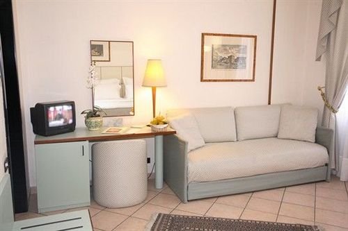 Фото Domus Mariae Albergo