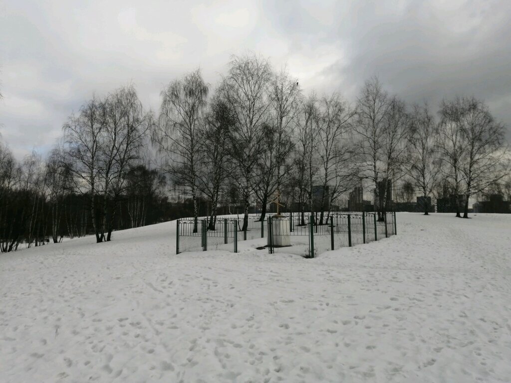 Часовня, памятный крест Закладной крест, Москва, фото