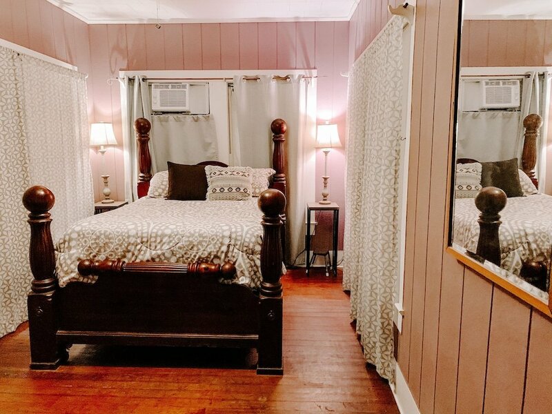 Гостиница Blue Moon Guest House and Saloon в Лафайетте