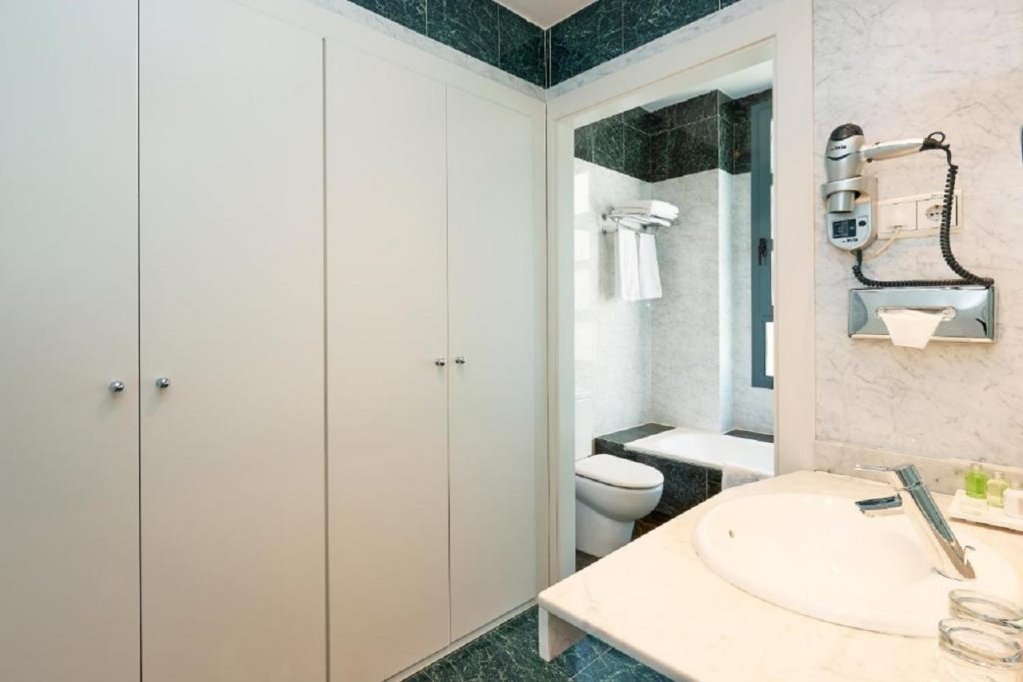 Фото Nh Valencia Las Artes