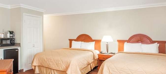 Фото Days Inn by Wyndham Carlsbad