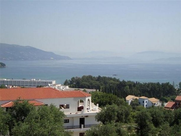 Фото Marialice Apartments