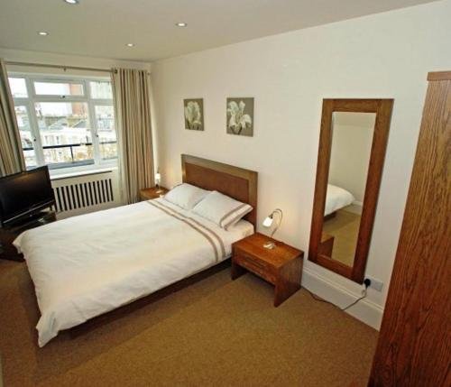 Фото Oxbridge Apartments