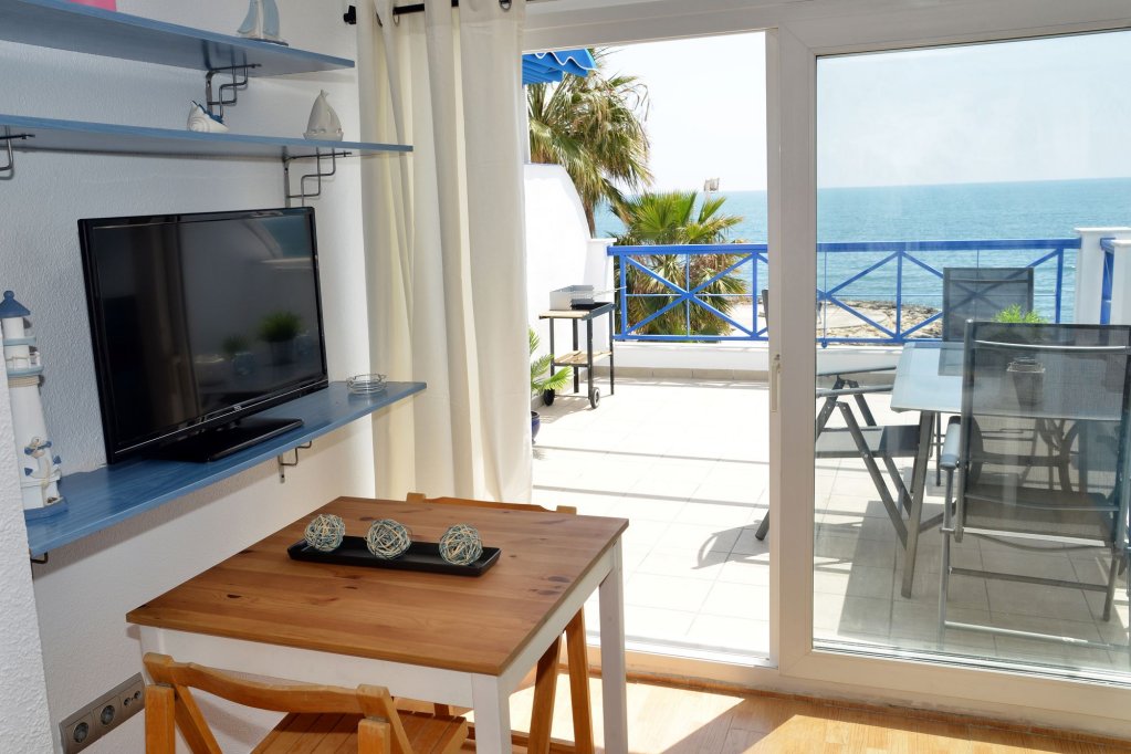 Фото Apartamentos La Perla Azul - Wonderstays