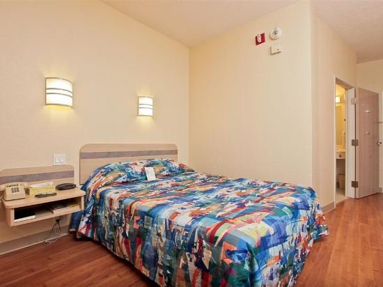 Фото Motel 6 - Toronto - Brampton