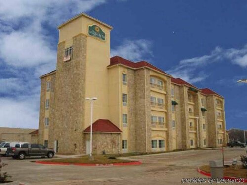 Гостиница La Quinta Inn & Suites by Wyndham Mansfield Tx