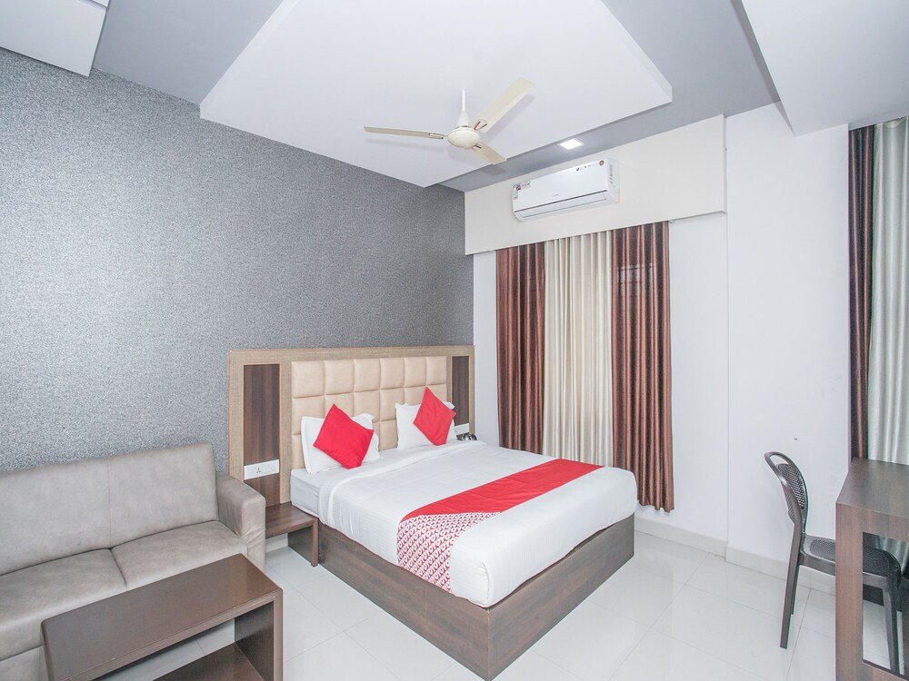 Фото Hotel Sahara Suites