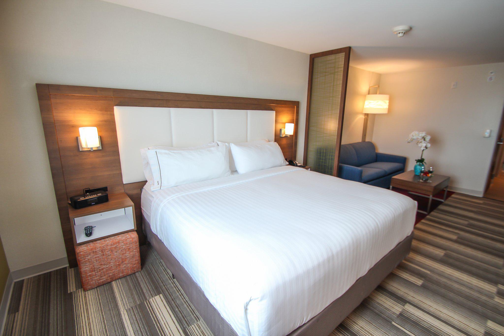 Фото Holiday Inn Express & Suites Miami Airport East, an Ihg Hotel