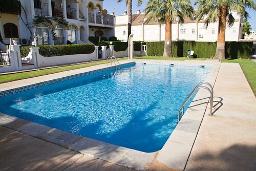 Жильё посуточно House With 2 Bedrooms in Torrevieja, With Shared Pool, Enclosed Garden and Wifi Near the Beach в Торревьехе