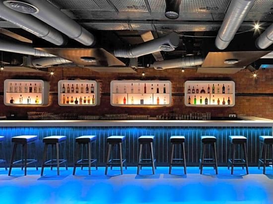 Фото SinQ Party Hotel