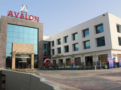 Гостиница Avalon Hotel & Banquets в Ахмадабаде