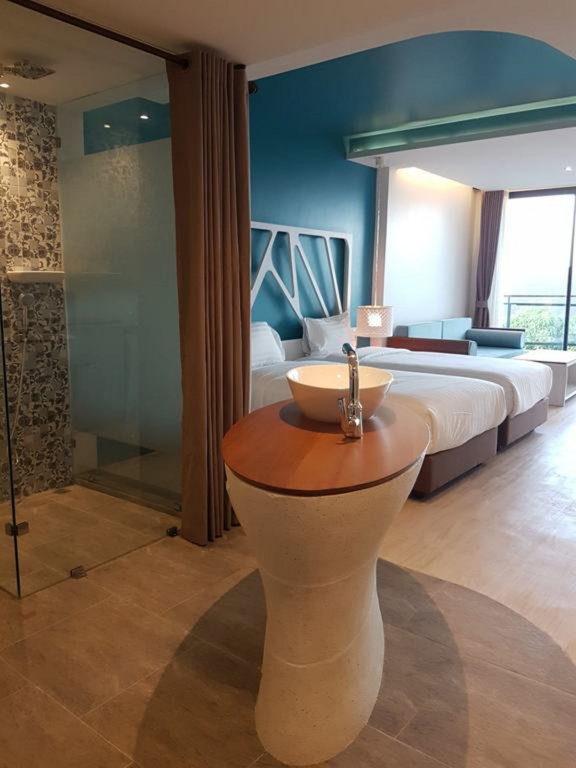 Фото The Whe-la Wha-le Hotel