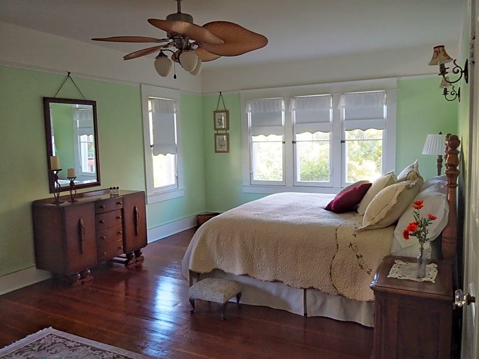 Фото Lady Geneva Bed and Breakfast