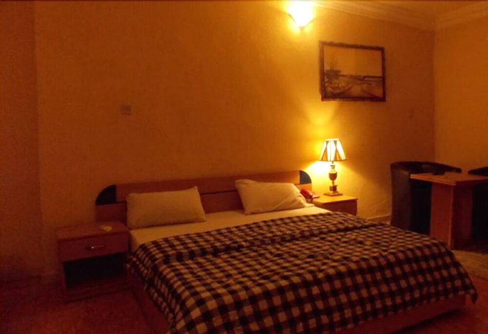 Фото Royal Paragon Hotel