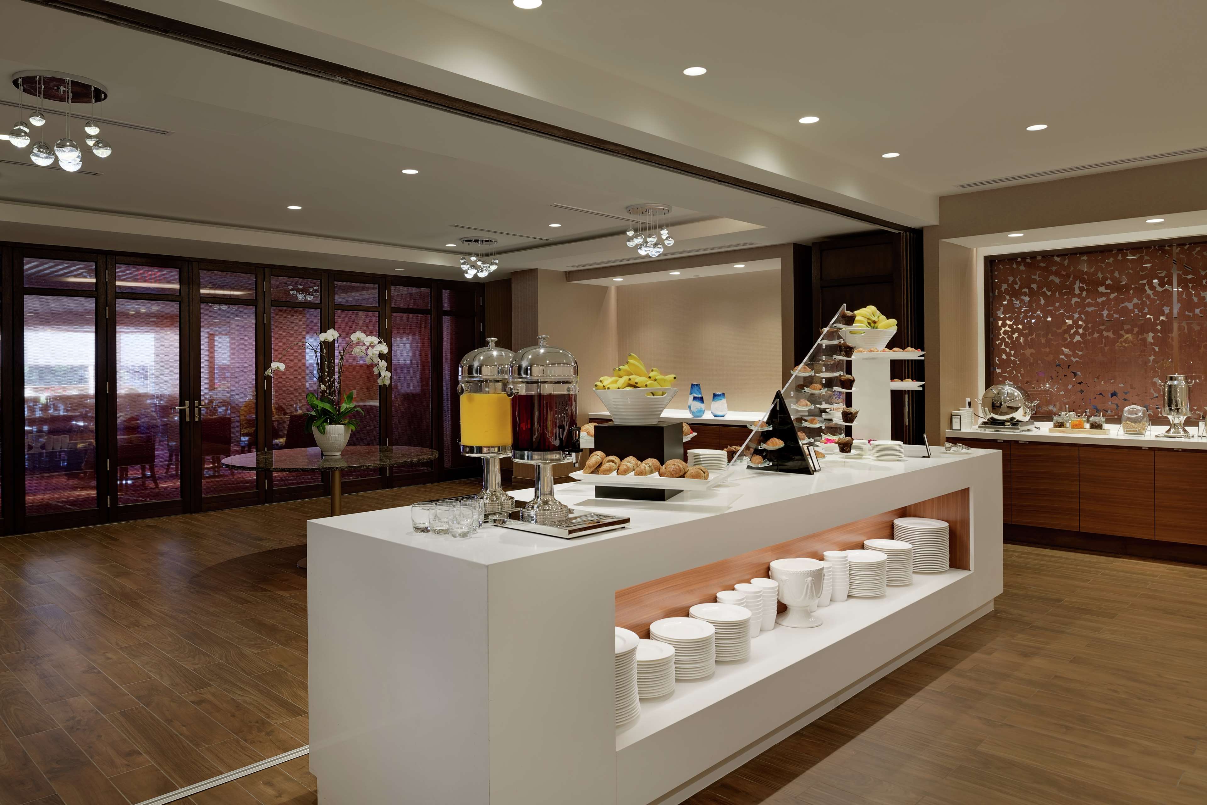 Фото Hilton Washington DC National Mall The Wharf