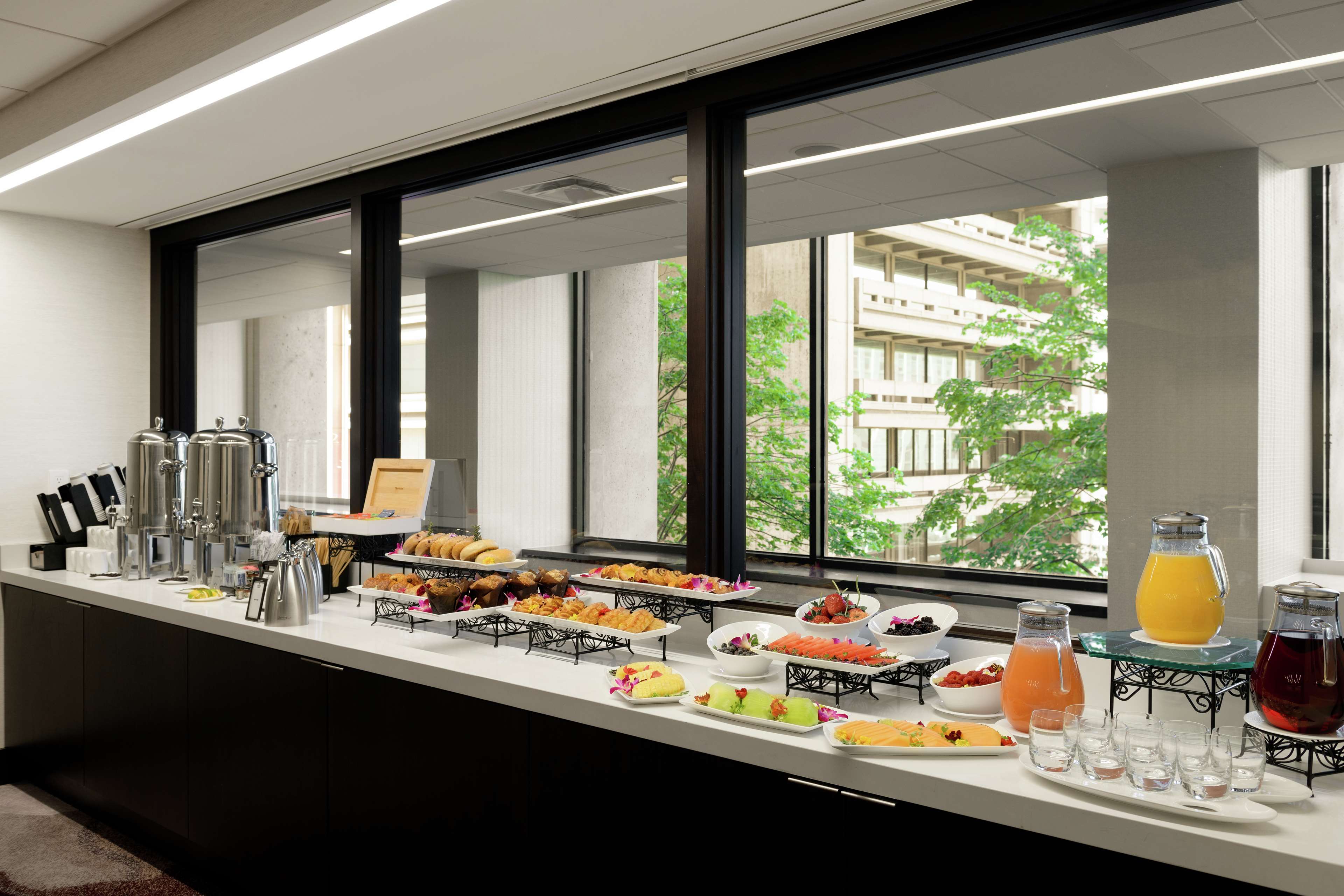 Фото Hilton Washington DC National Mall The Wharf